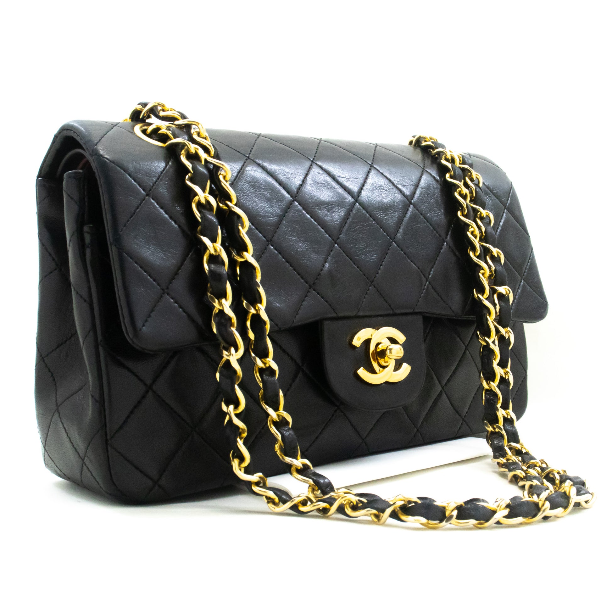 Chanel Luxury Handbags & Accessories – Timeless Fashion