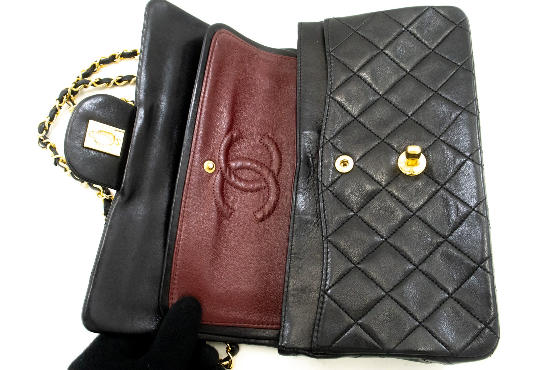 Chanel Luxury Handbags & Accessories – Timeless Fashion
