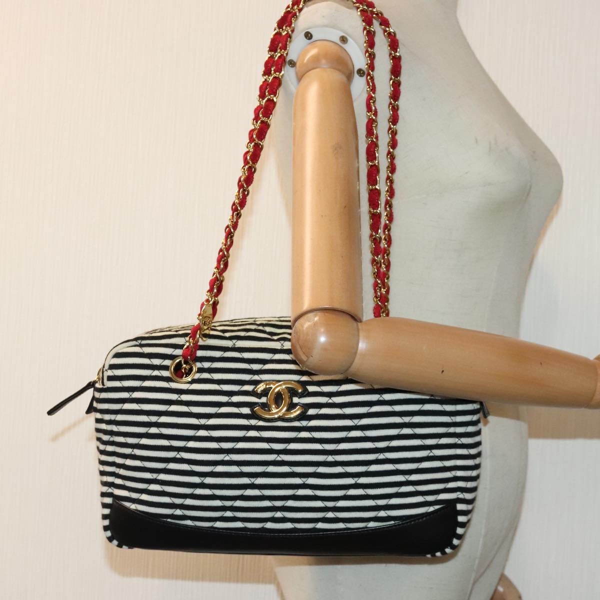 Chanel Matelassé Bag – Signature Quilted Leather Handbag