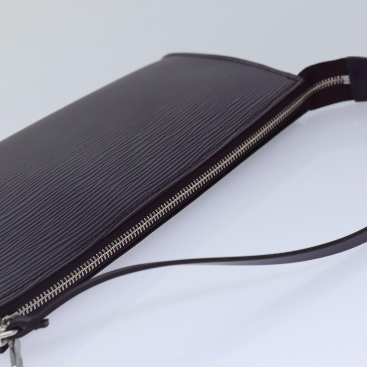 Louis Vuitton Pochette Accessoire – Classic Mini Shoulder Bag