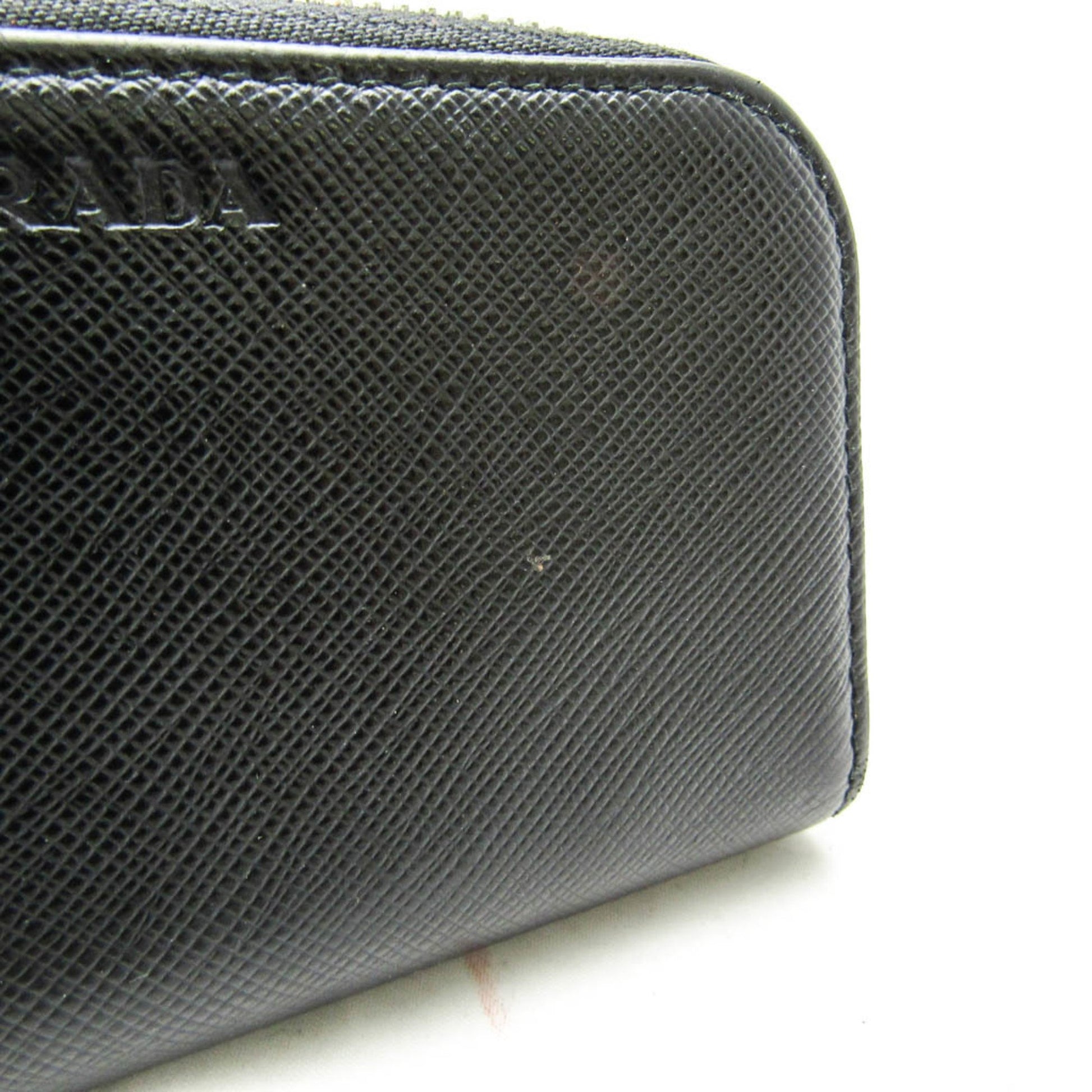 Prada Saffiano Leather Bag – Premium Italian Craftsmanship