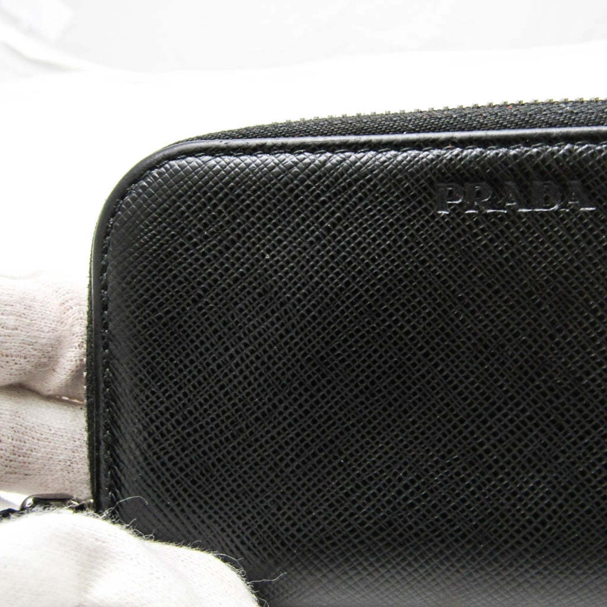 Prada Saffiano Leather Bag – Premium Italian Craftsmanship
