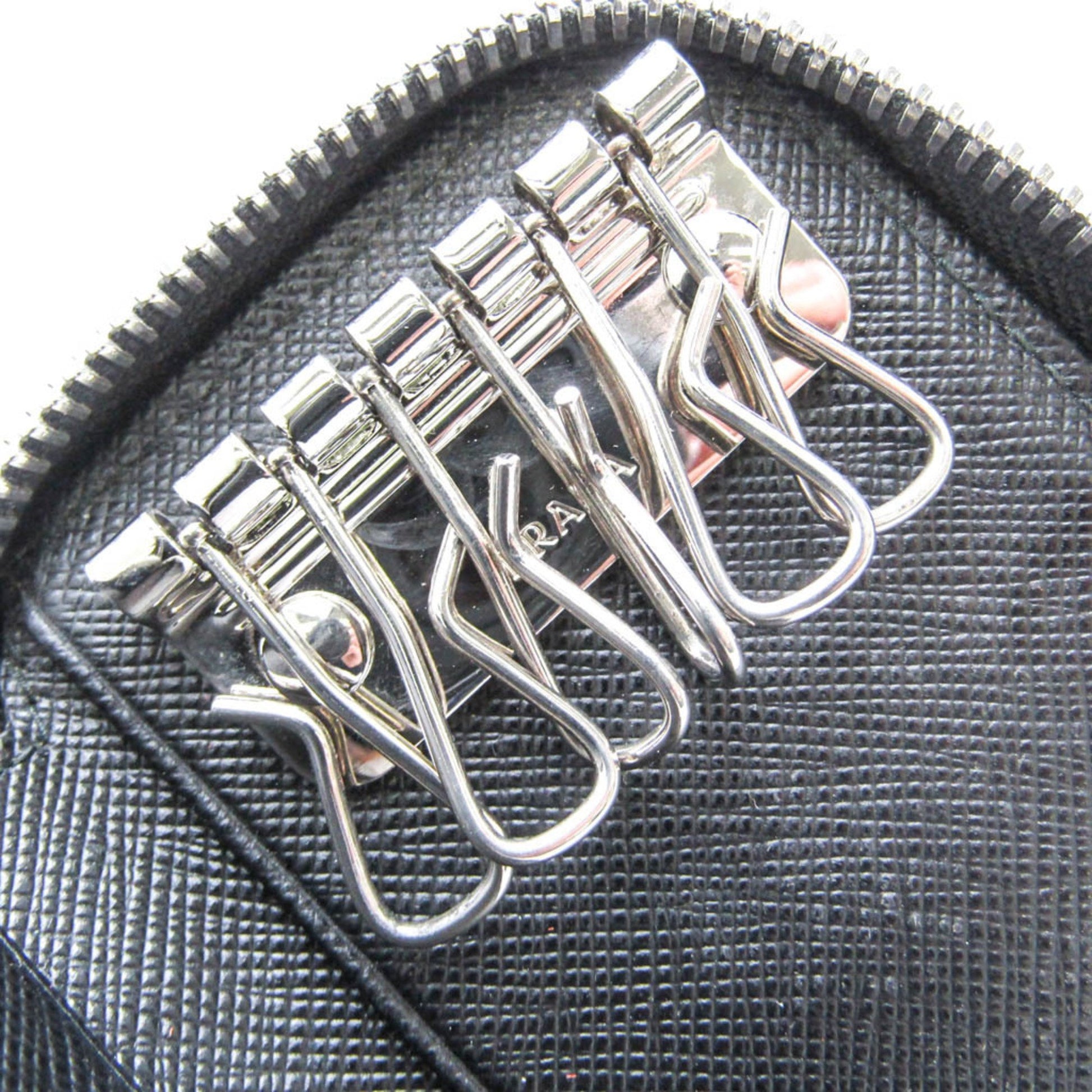 Prada Saffiano Leather Bag – Premium Italian Craftsmanship