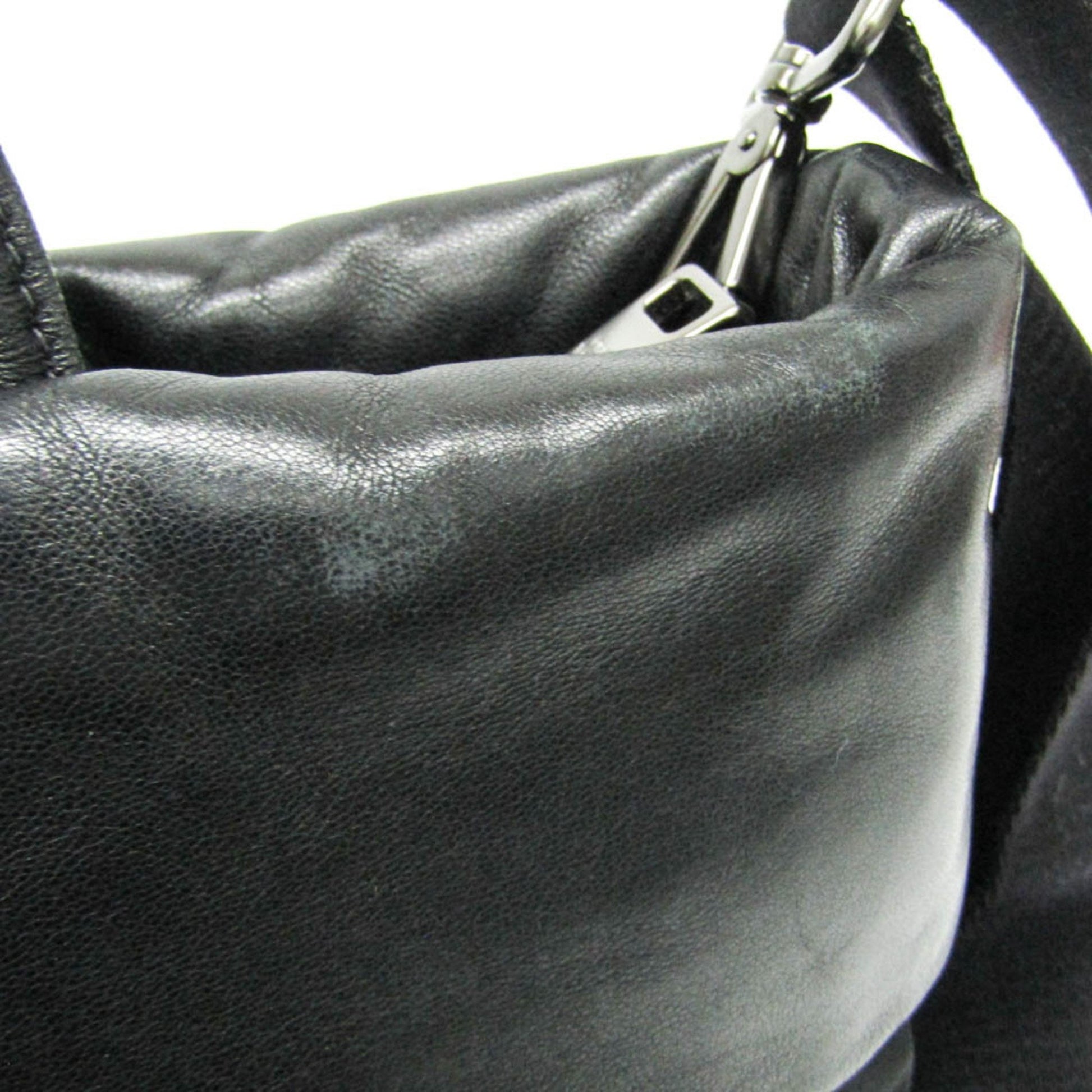 Prada Tessuto Nylon Bag – Lightweight & Stylish Designer Tote