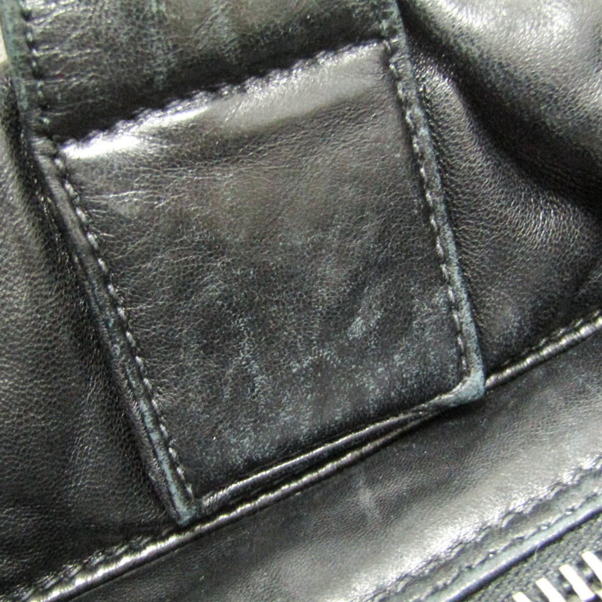 Prada Tessuto Nylon Bag – Lightweight & Stylish Designer Tote