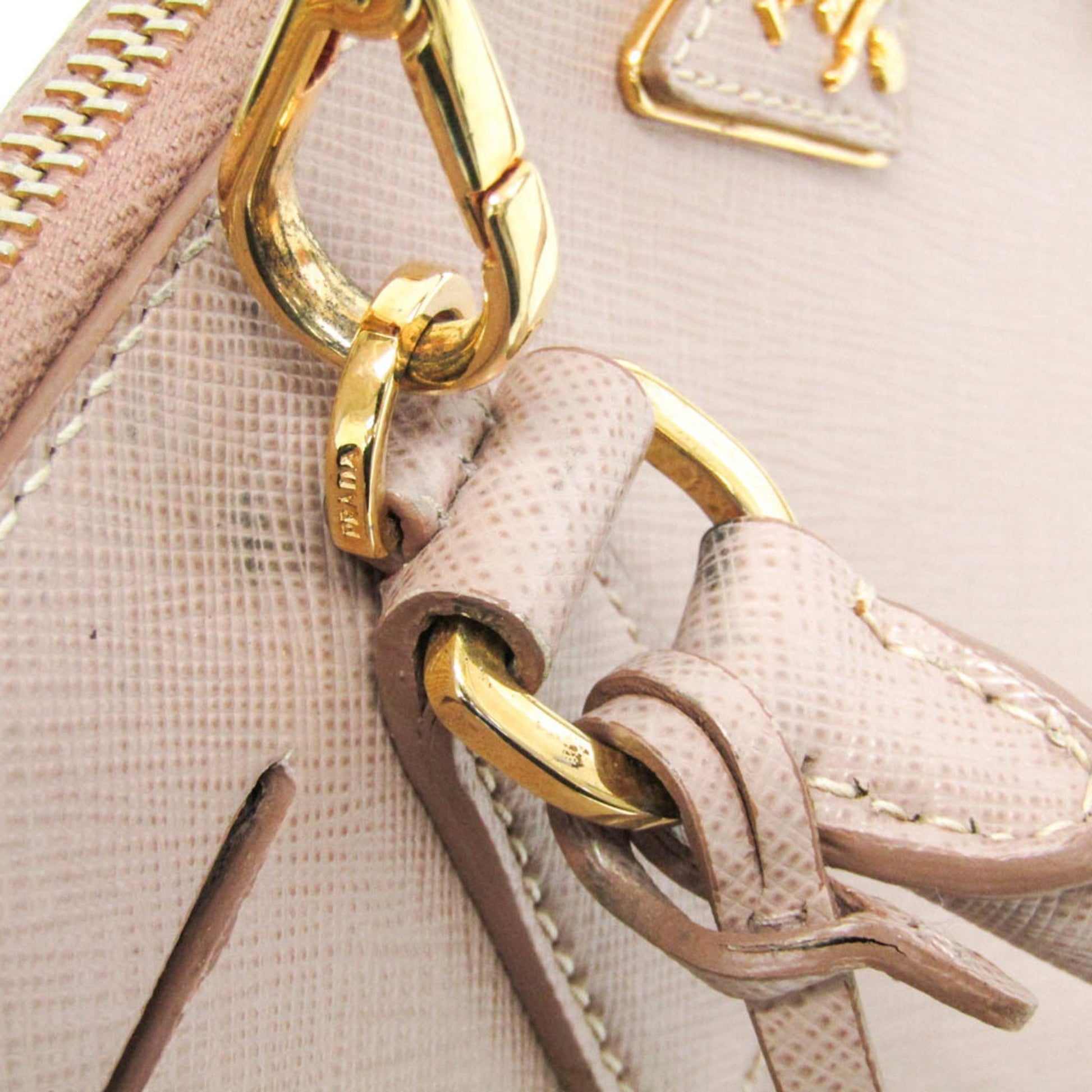 Prada Galleria Bag – Timeless Leather Handbag for Everyday Elegance