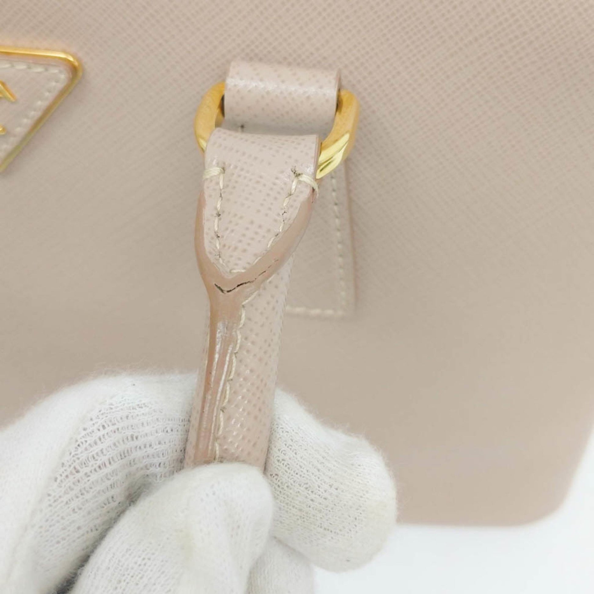 Prada Galleria Bag – Timeless Leather Handbag for Everyday Elegance