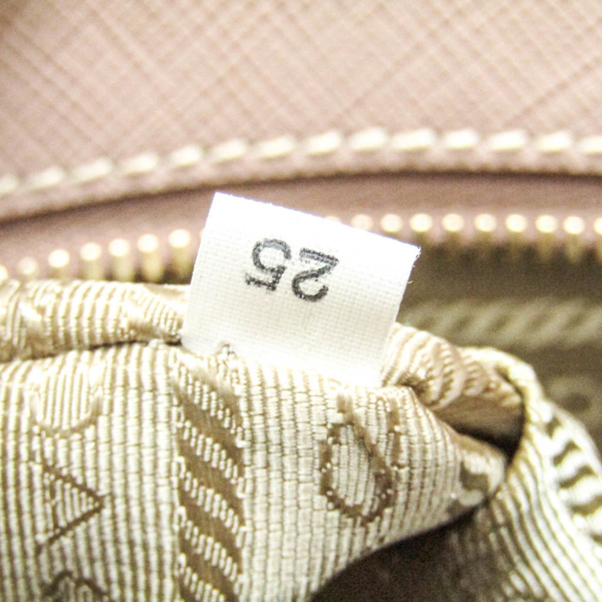 Prada Galleria Bag – Timeless Leather Handbag for Everyday Elegance