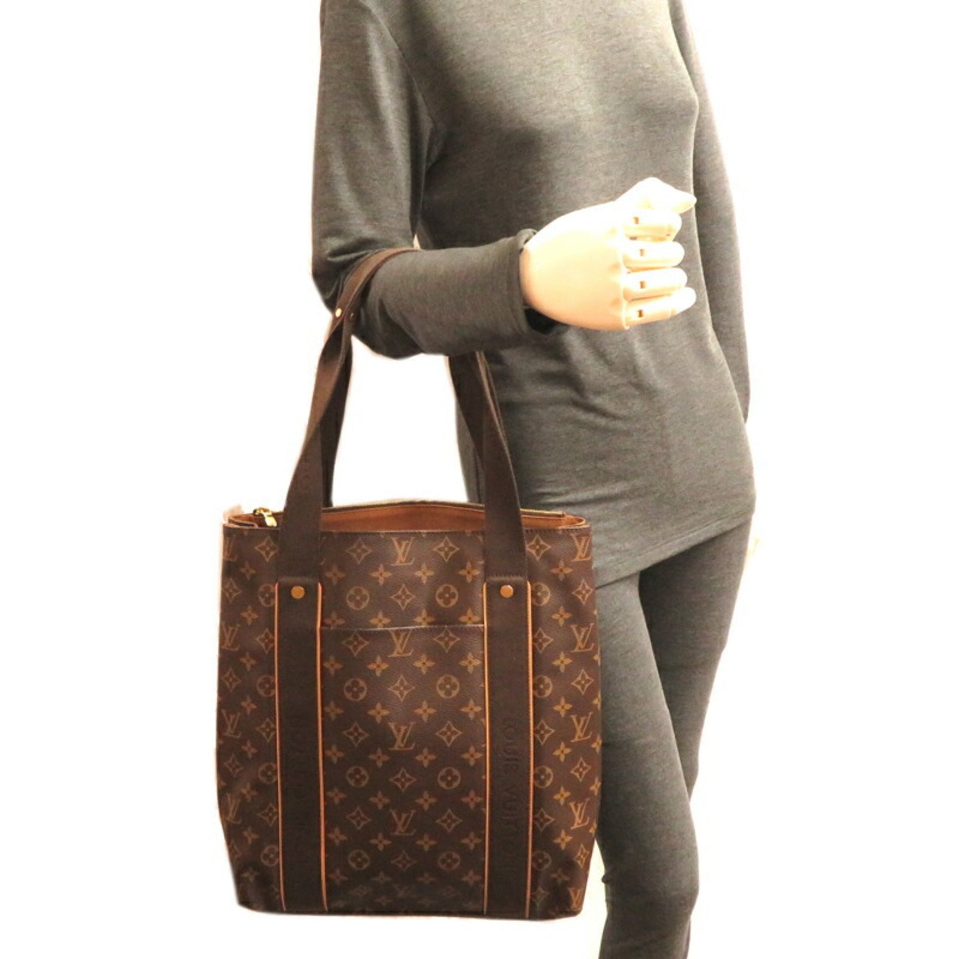 Louis Vuitton Bags & Accessories – Iconic Luxury Fashion