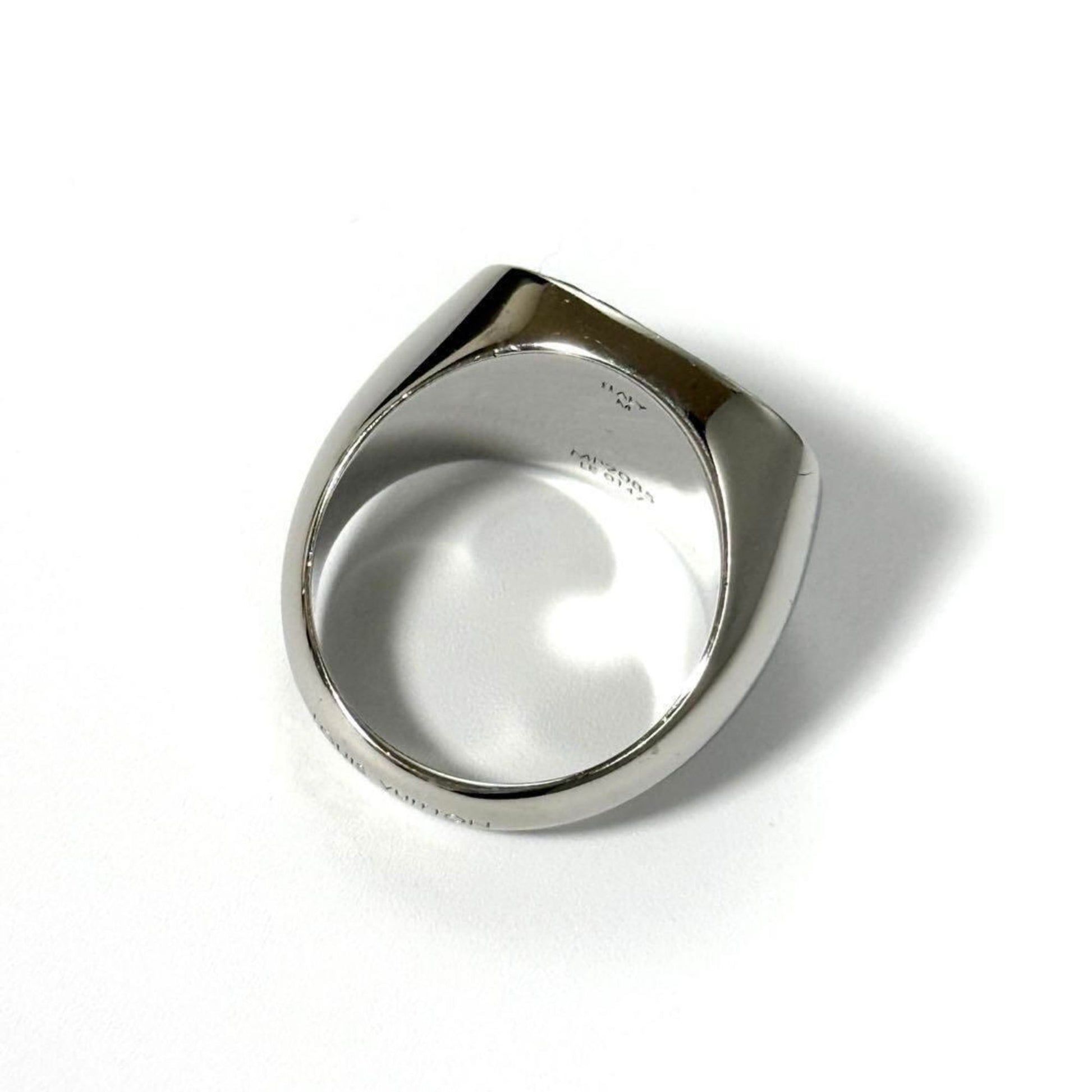 Louis Vuitton Signet Ring – Elegant Gold & Silver Jewelry