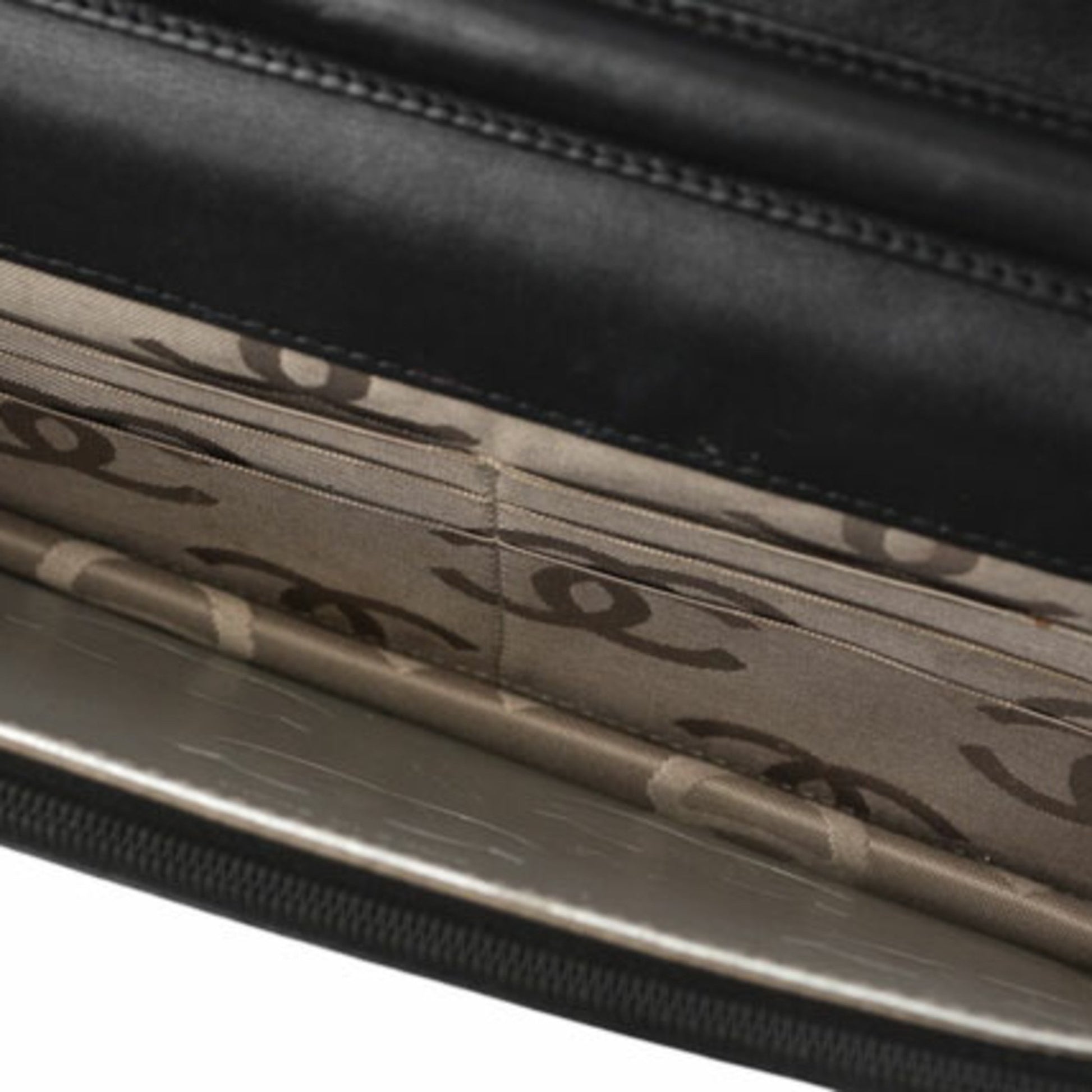 Chanel Wallet On Chain – Elegant & Timeless Accessory