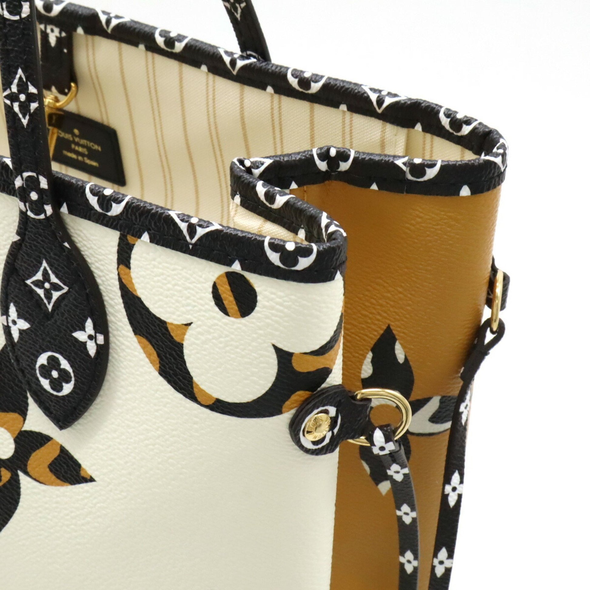 Louis Vuitton Neverfull MM Tote Bag – Spacious & Iconic Design