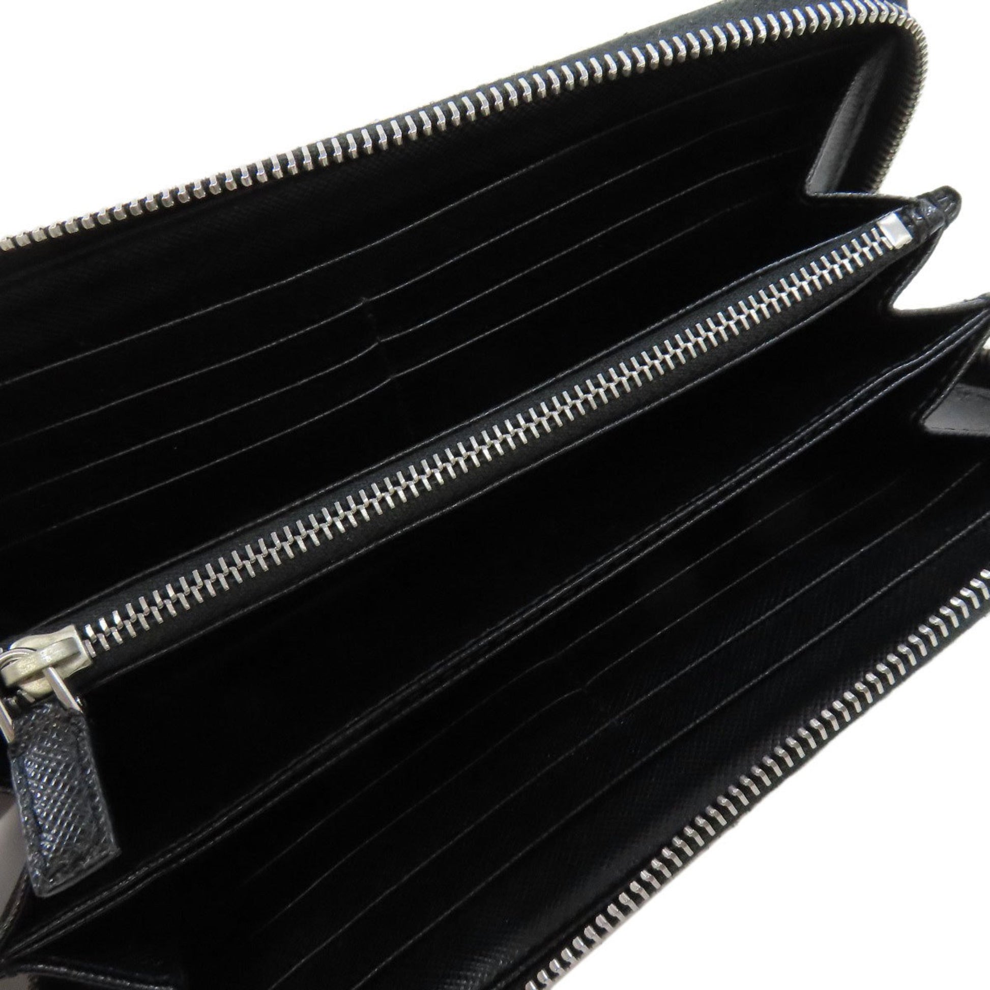 Prada Handbags & Fashion – Elegant Italian Design