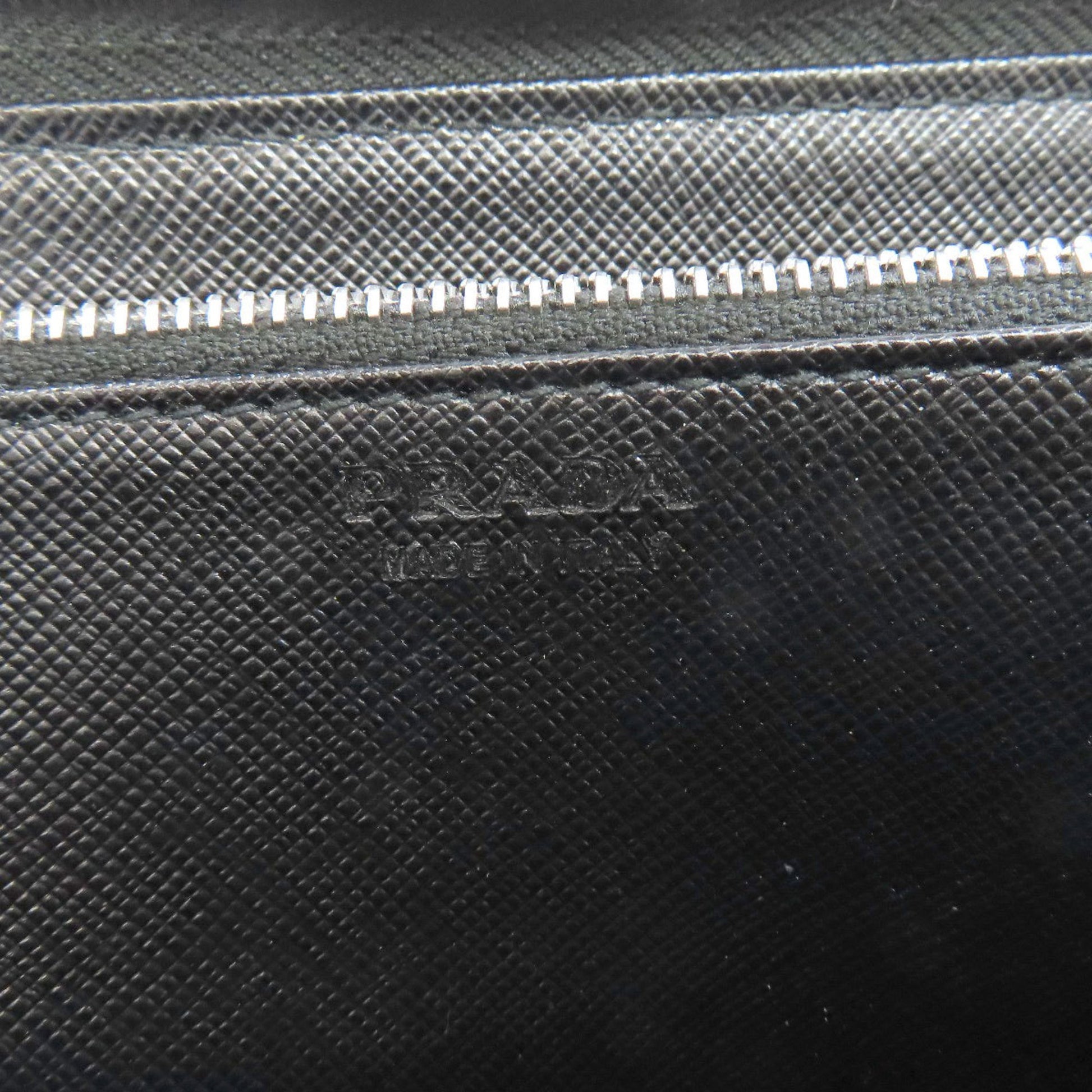 Prada Handbags & Fashion – Elegant Italian Design