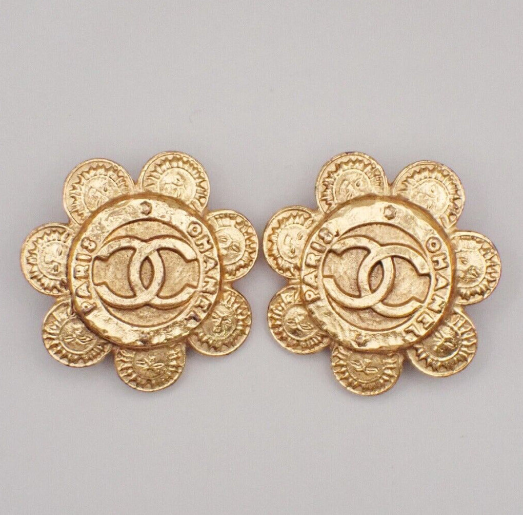 Chanel CC Logo Jewelry & Bags – Timeless Luxury