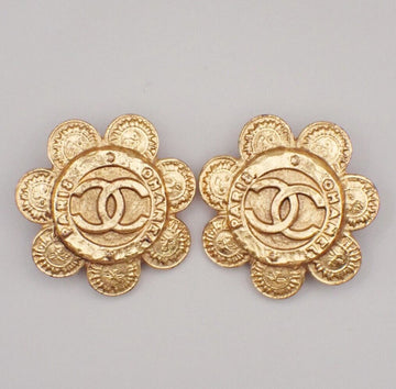 Chanel CC Logo Jewelry & Bags – Timeless Luxury