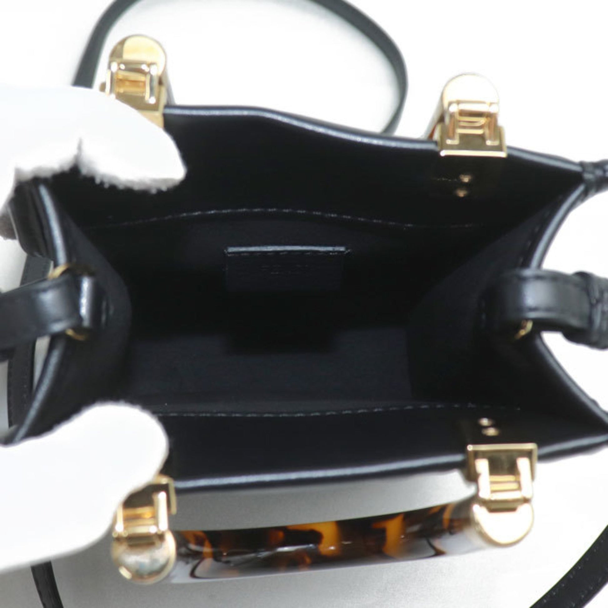 Fendi bags, Fendi luxury fashion, Fendi handbags