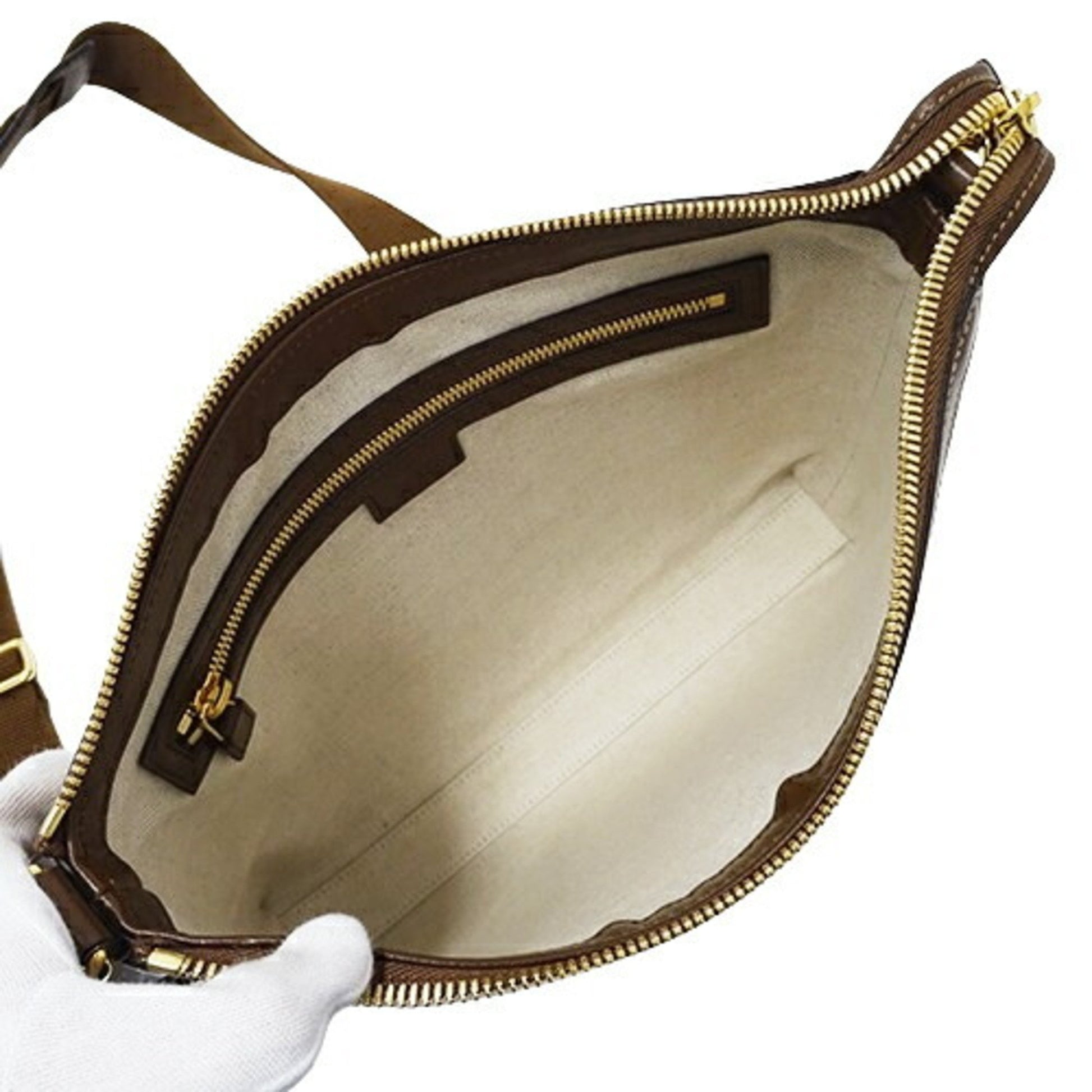 Gucci Interlocking G bag, Gucci logo bag, Gucci fashion bags