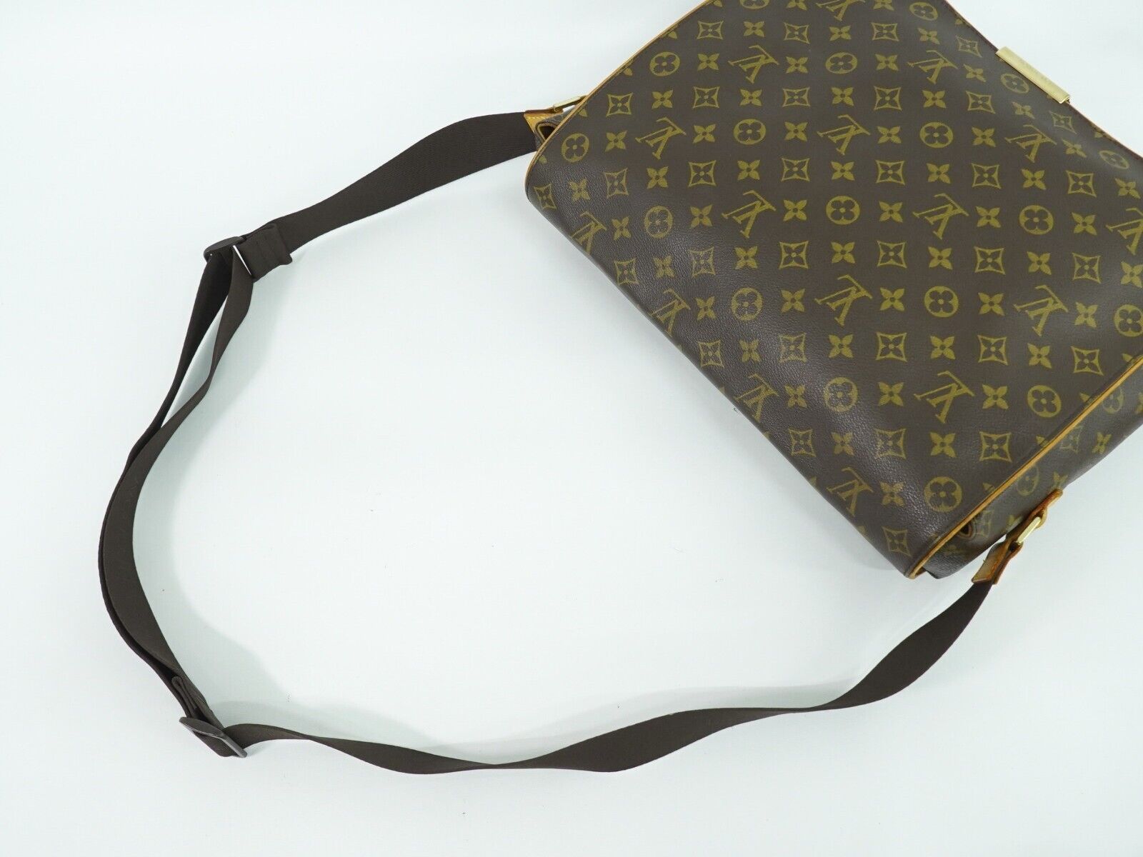 Louis Vuitton Luxury Handbags & Accessories – Timeless Elegance