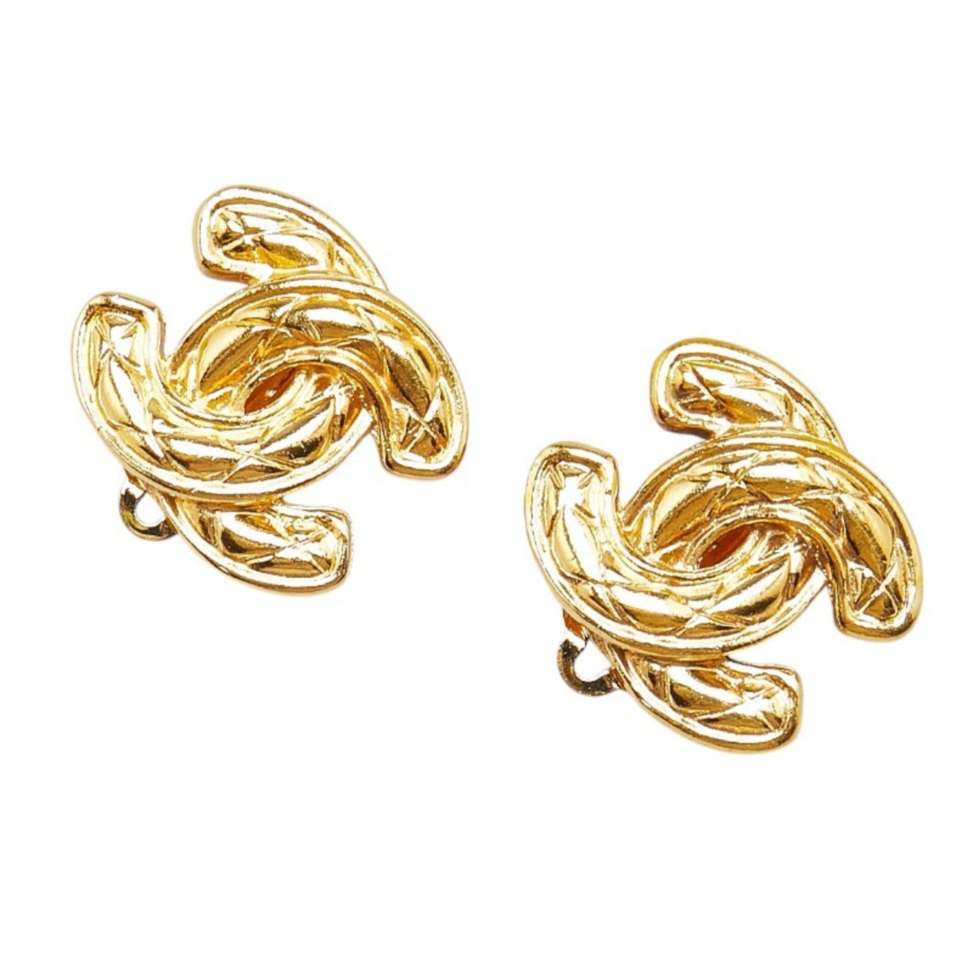 Chanel CC Logo Bags & Jewelry – Signature Luxury Pieces