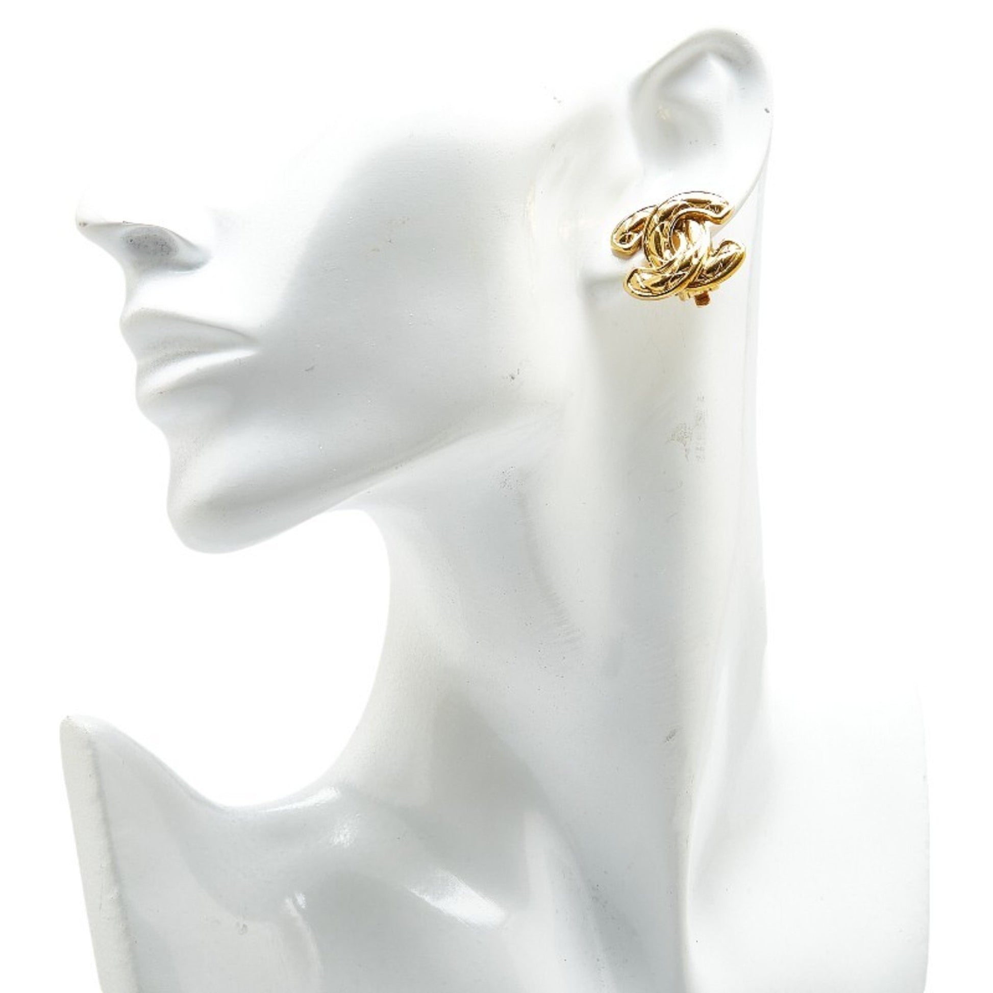 Chanel CC Logo Bags & Jewelry – Signature Luxury Pieces