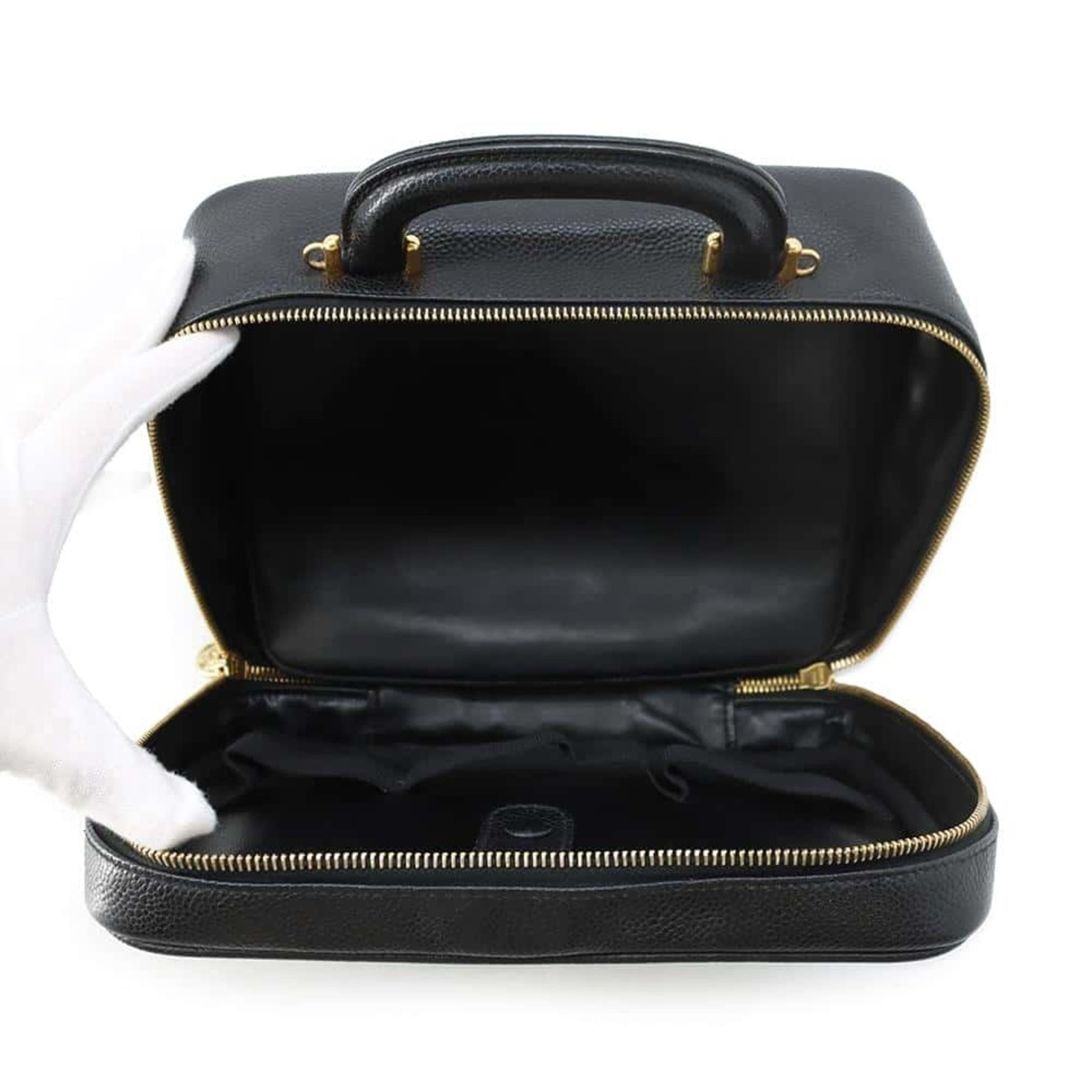 Chanel luxury bags, Chanel fashion, Chanel handbags, Chanel accessories