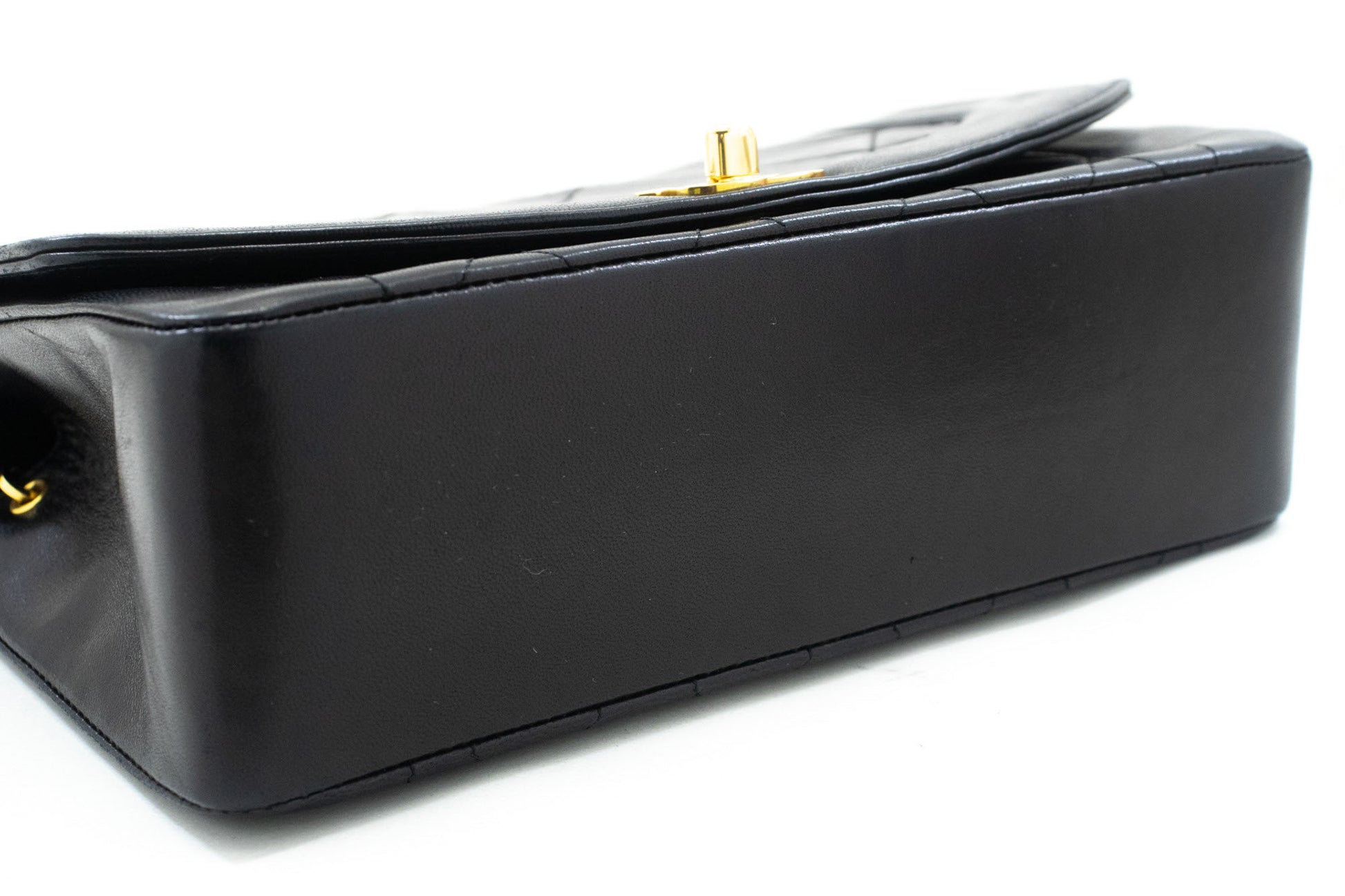 Chanel Diana Bag – Vintage & Elegant Classic Handbag