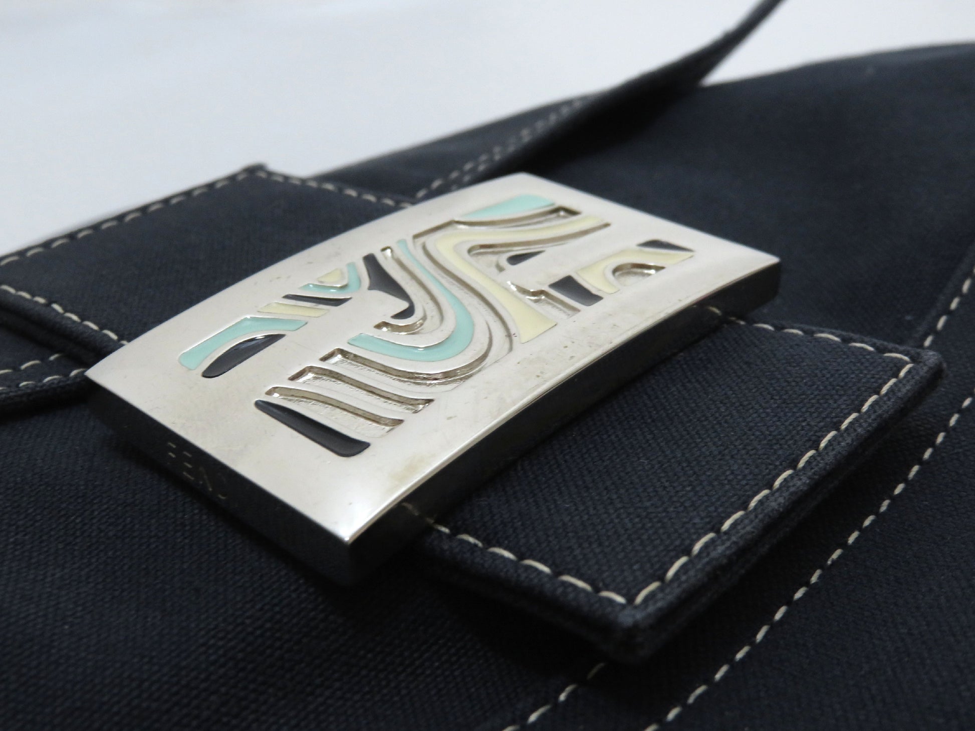 Fendi Mamma Baguette – Classic Iconic Shoulder Bag