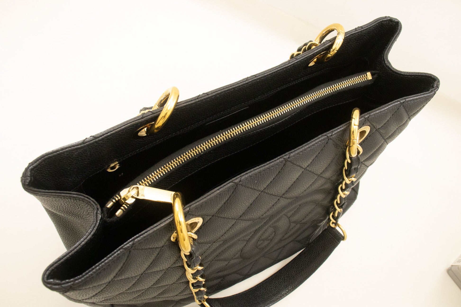Chanel Luxury Fashion – Iconic Bags, Perfumes & Accessories