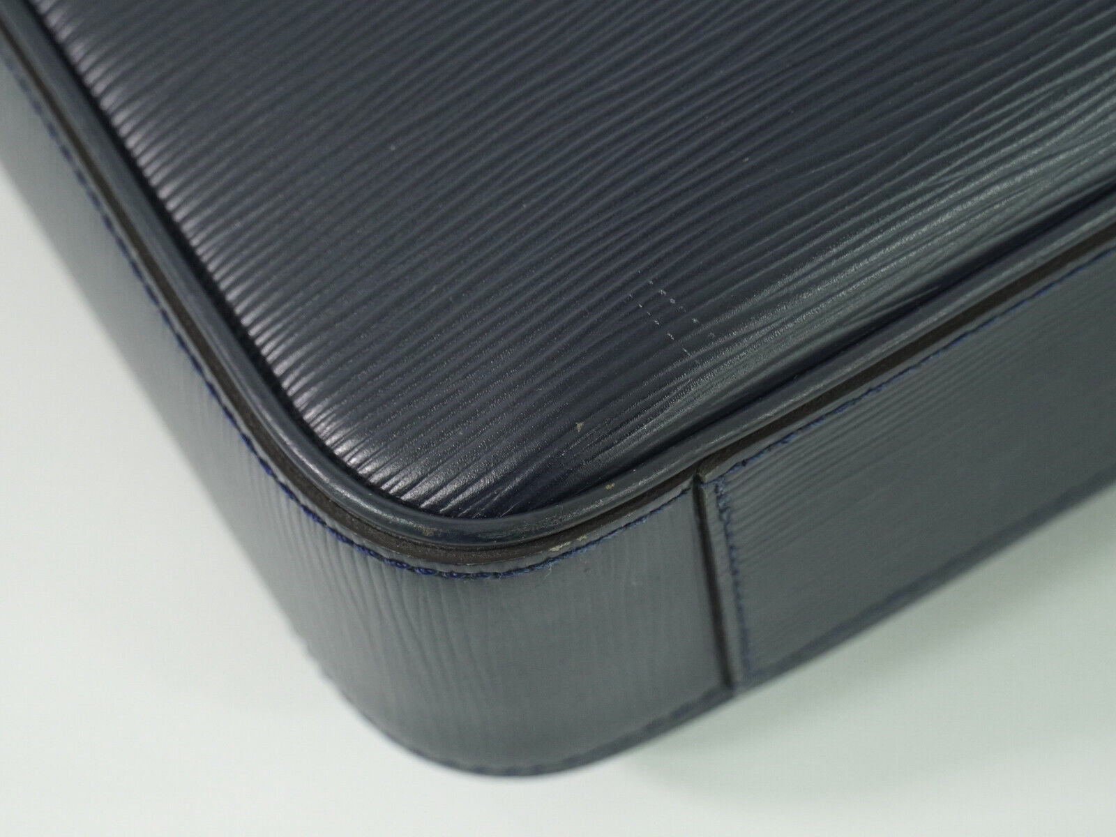 Louis Vuitton Bags & Accessories – Timeless Luxury Pieces