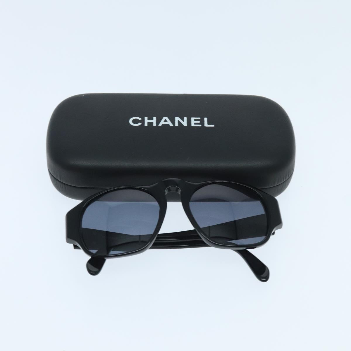 Chanel Handbags & Accessories – Timeless Luxury Fashion
