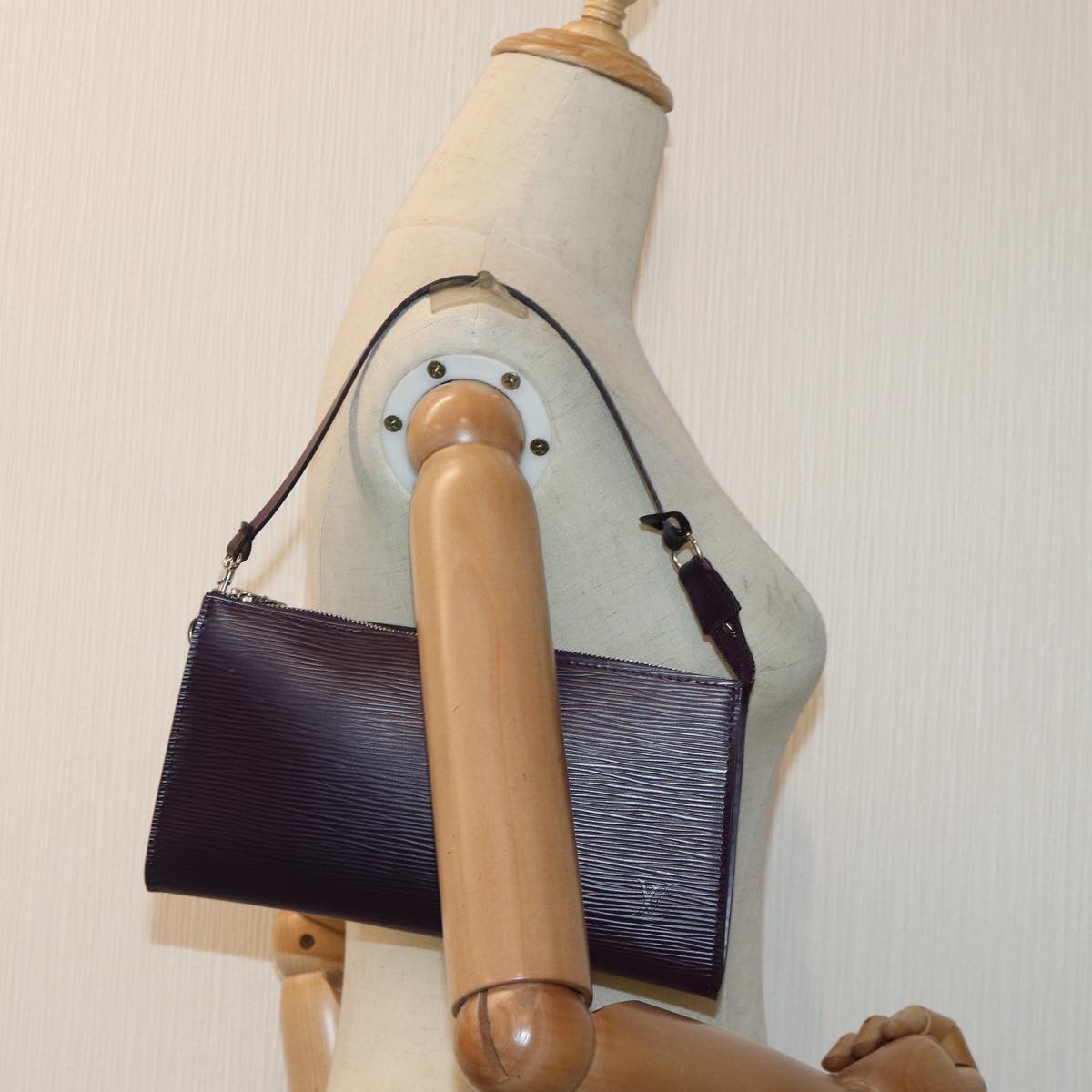 Louis Vuitton Pochette Accessoire – Classic Mini Shoulder Bag