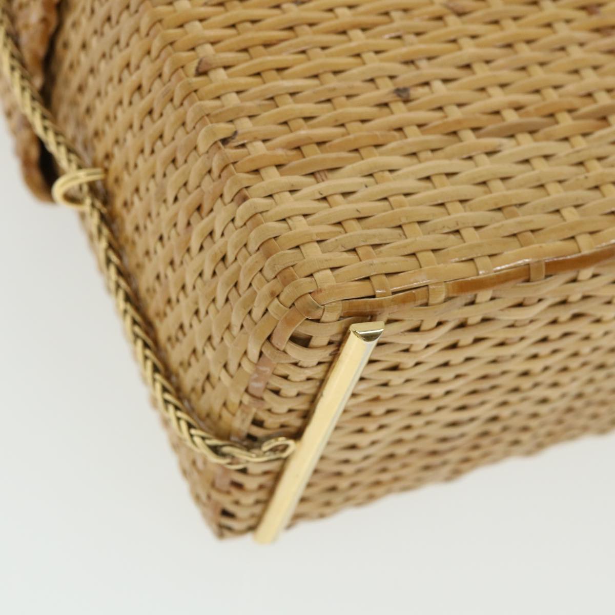 Chanel Luxury Handbags & Accessories – Classic & Timeless