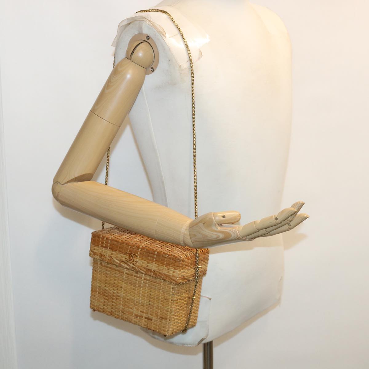 Chanel Luxury Handbags & Accessories – Classic & Timeless