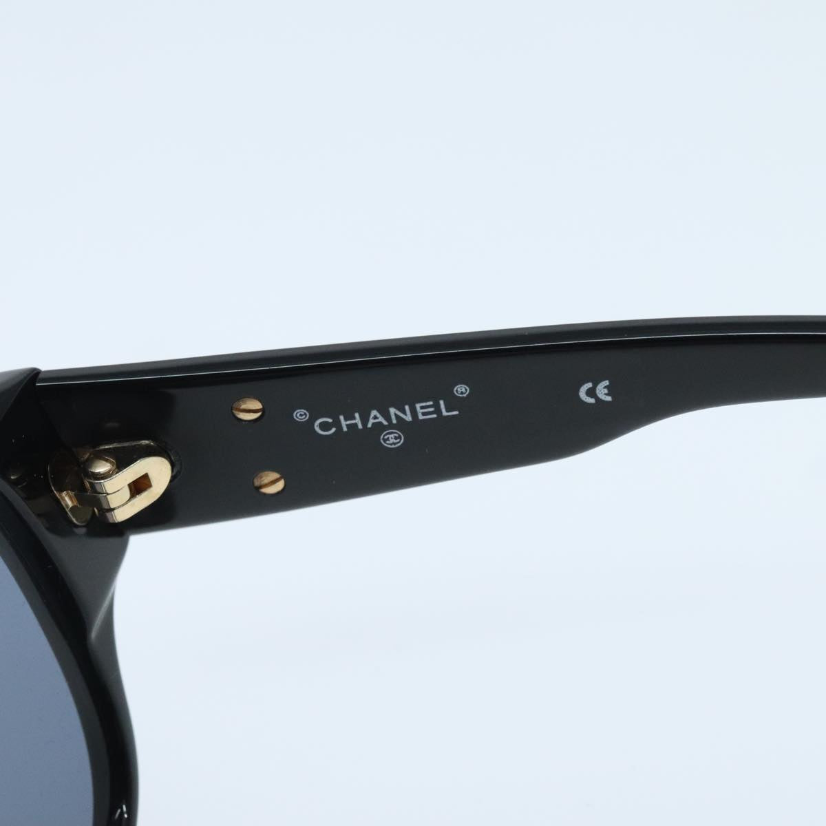 Chanel Handbags & Accessories – Timeless Luxury Fashion