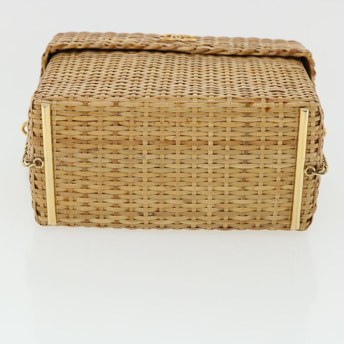 Chanel Luxury Handbags & Accessories – Classic & Timeless