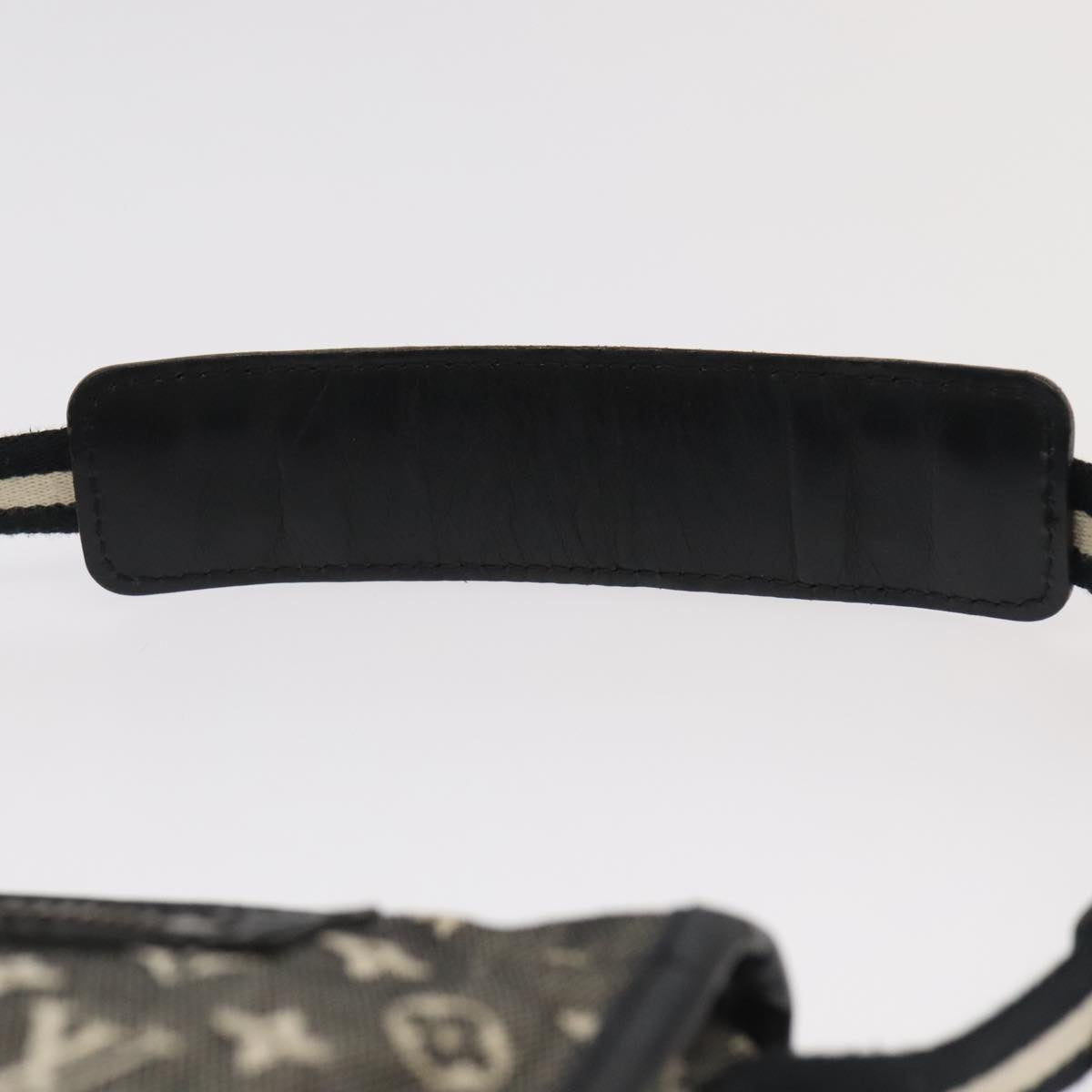 Louis Vuitton Pochette Bag – Chic & Versatile