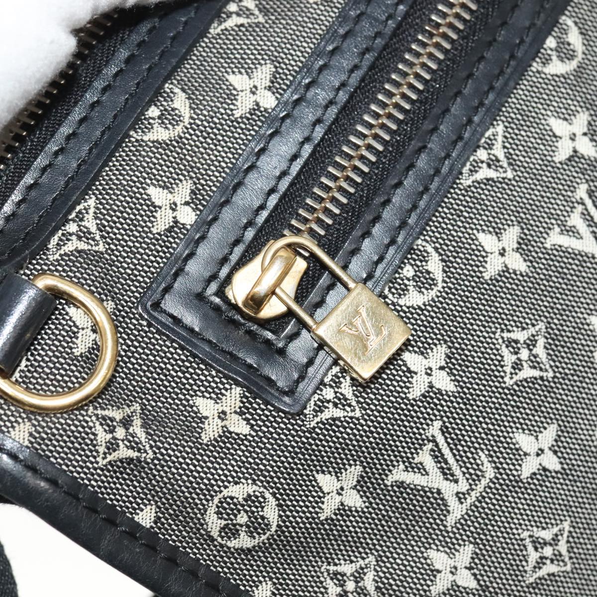 Louis Vuitton Pochette Bag – Chic & Versatile
