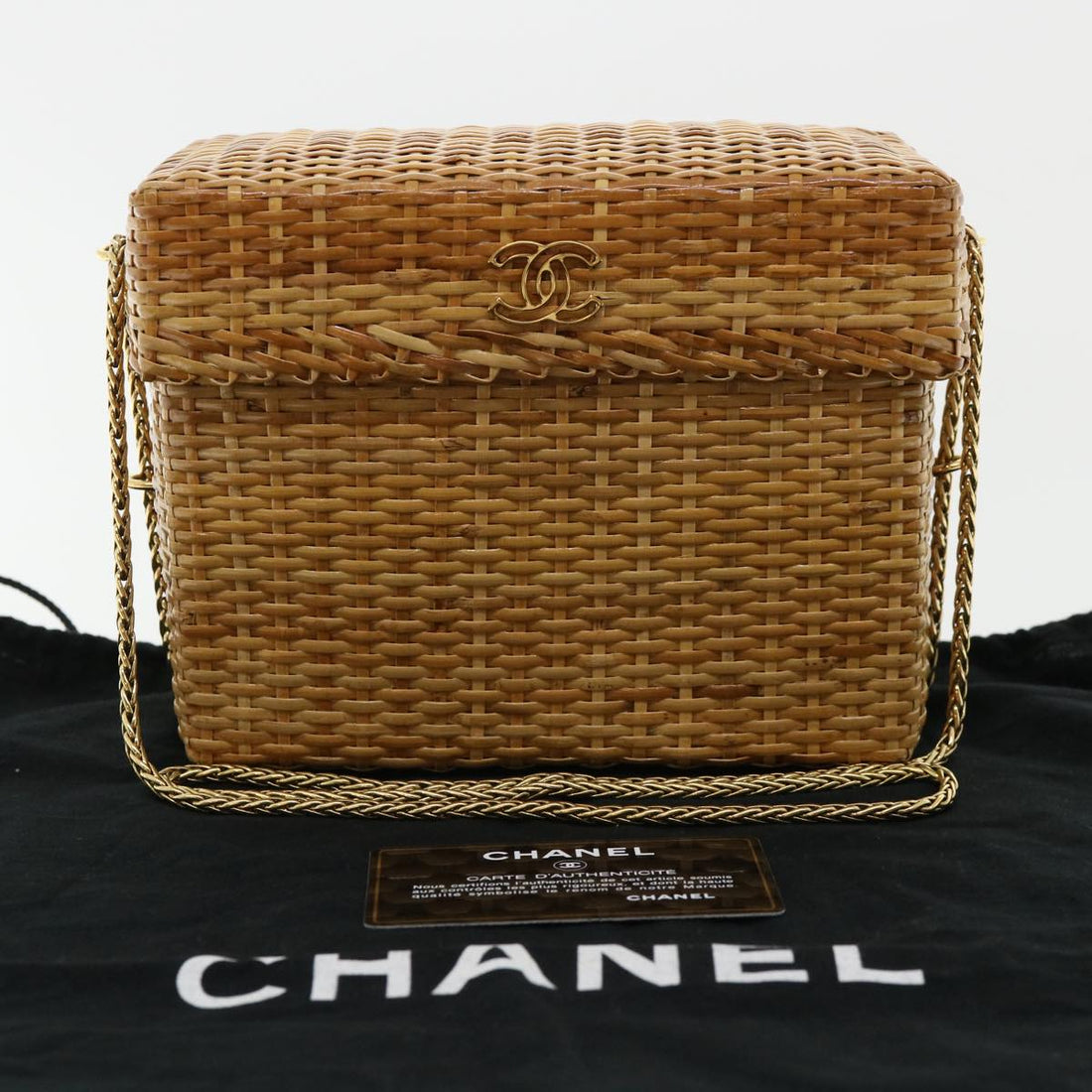 Chanel Luxury Handbags & Accessories – Classic & Timeless