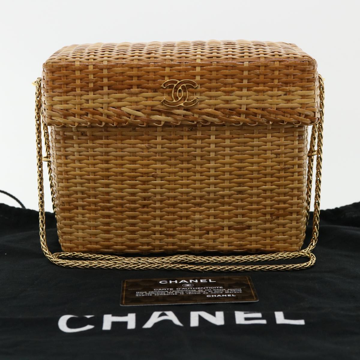Chanel Luxury Handbags & Accessories – Classic & Timeless