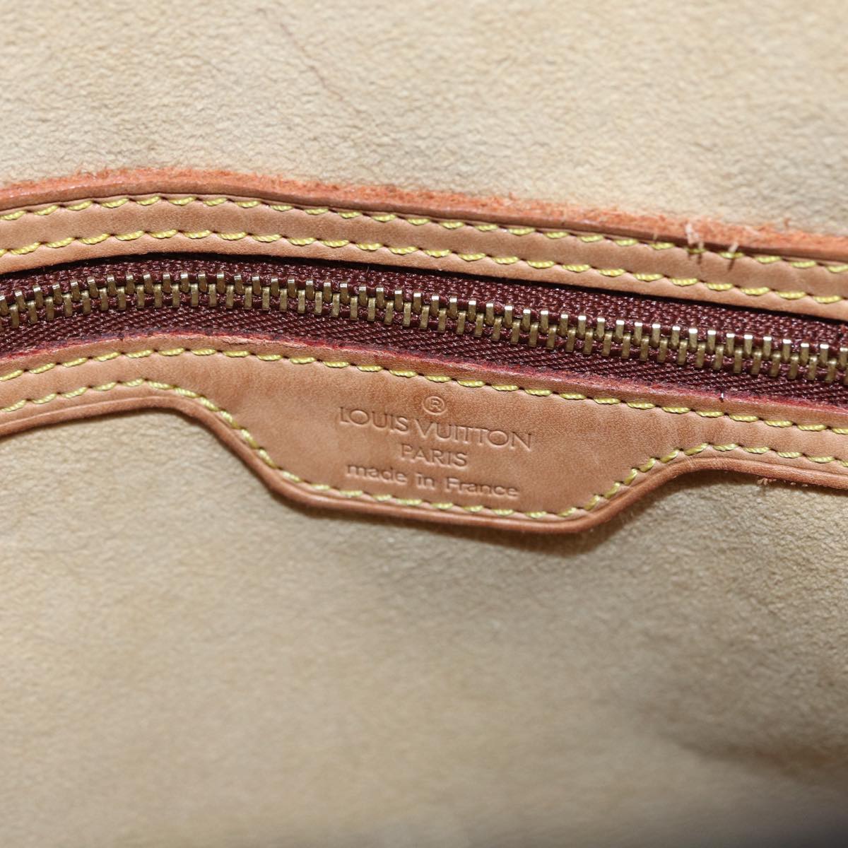 Louis Vuitton Looping GM – Classic Shoulder Bag with Timeless Design
