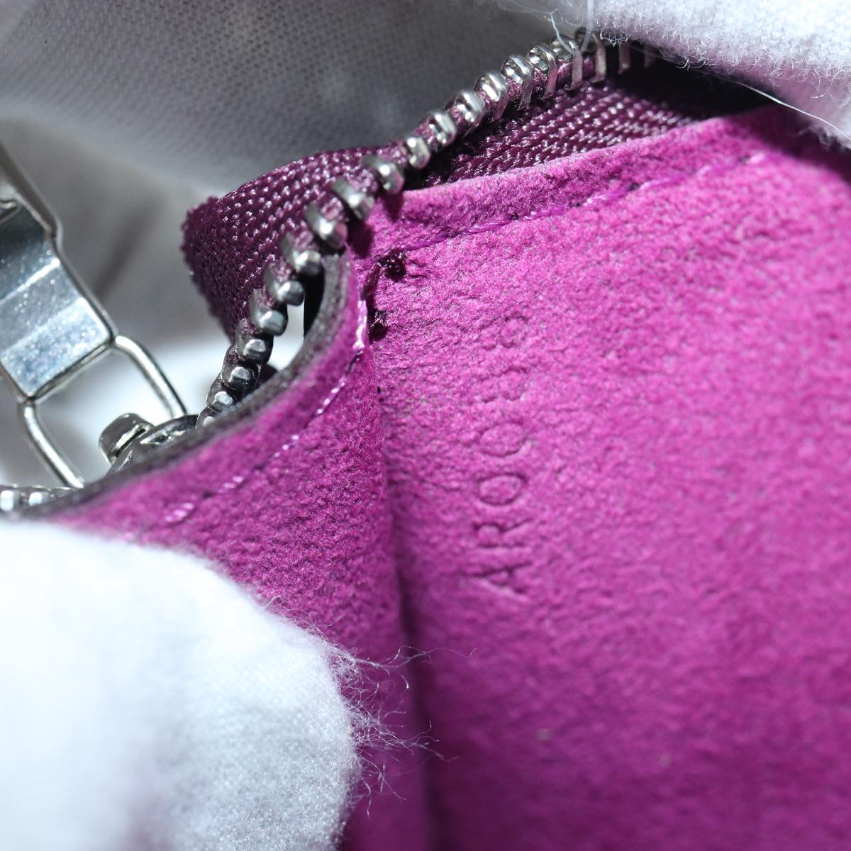 Louis Vuitton Pochette Accessoire – Classic Mini Shoulder Bag