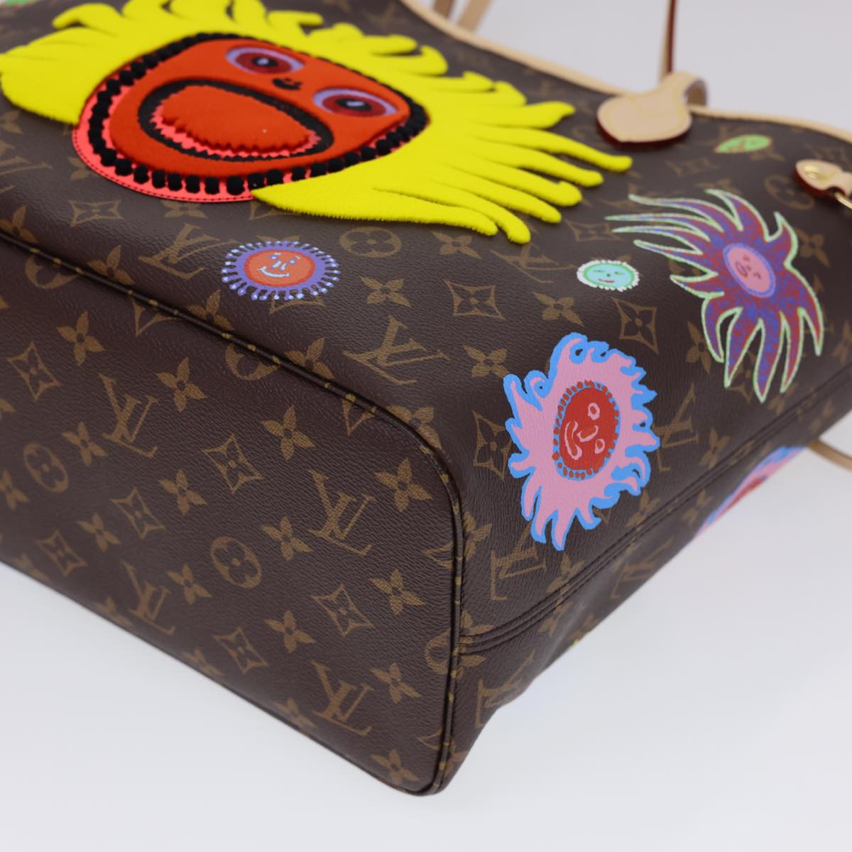 Louis Vuitton Neverfull GM – Spacious Designer Tote Bag