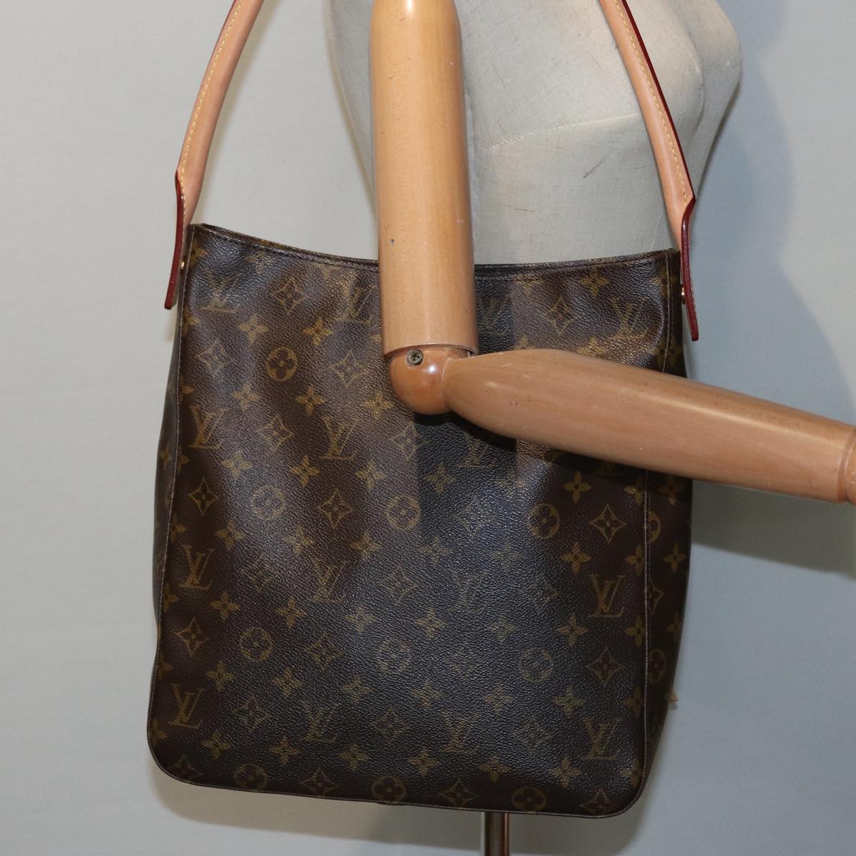 Louis Vuitton Looping GM – Classic Shoulder Bag with Timeless Design