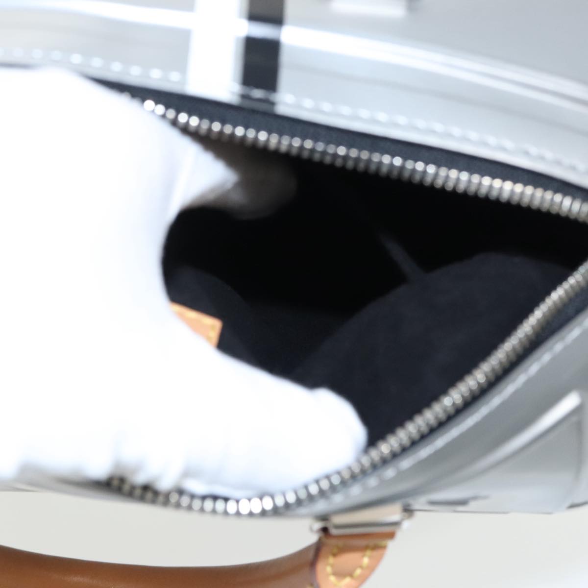 Louis Vuitton Speedy Bag – Timeless Iconic Handbag